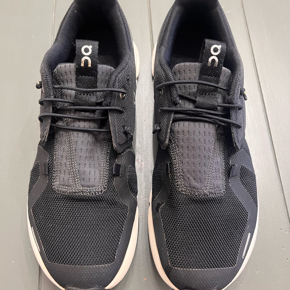 On Running Running kids size 5.5 Black Lightweight Sneaker